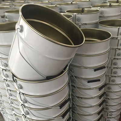 Metalen emmers voor de opslag en het vervoer van koffiebonen