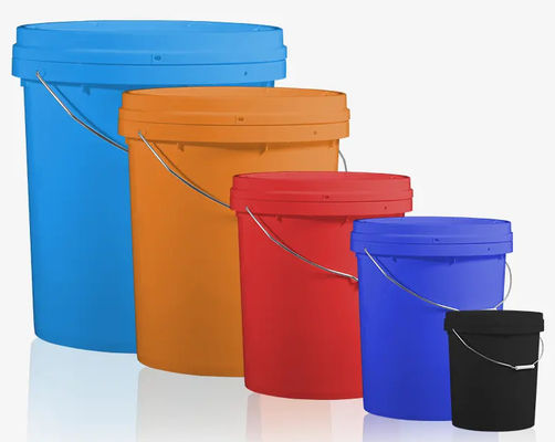 Ronde plastic emmers met deksels van 2-3 mm voor opslag